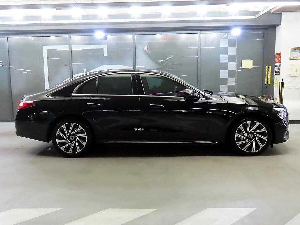 Mercedes Benz E class - Vista 3