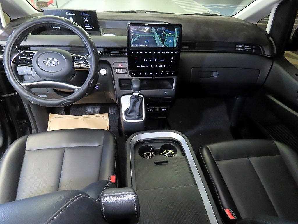 HYUNDAI Staria - Vista 10