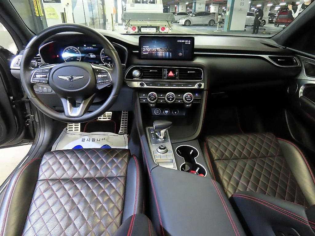 Genesis G70 - Vista 10