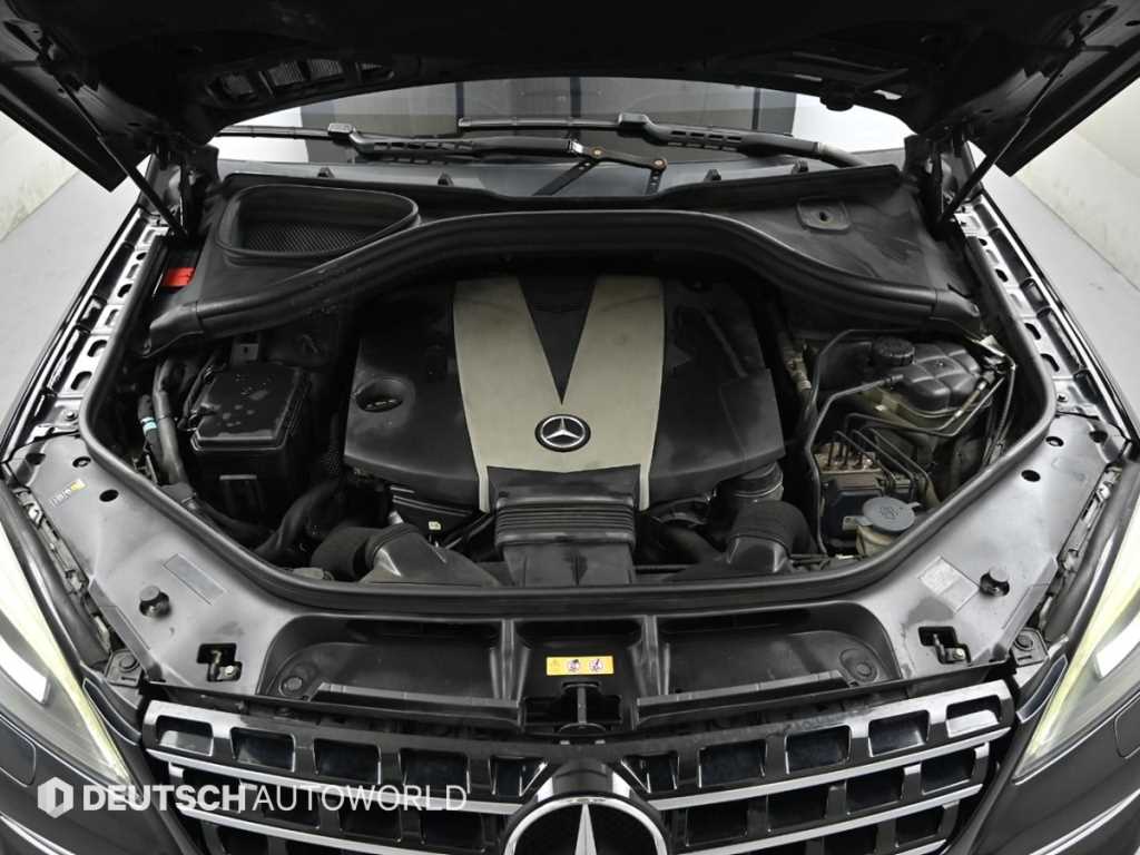 Mercedes Benz M Class - Vista 6