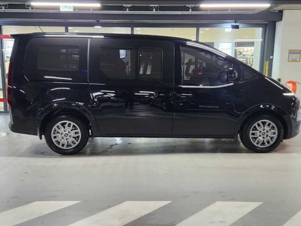 HYUNDAI Staria - Vista 3