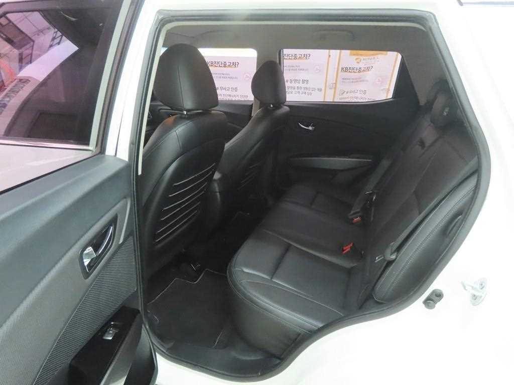 Ssangyong Tivoli - Vista 6