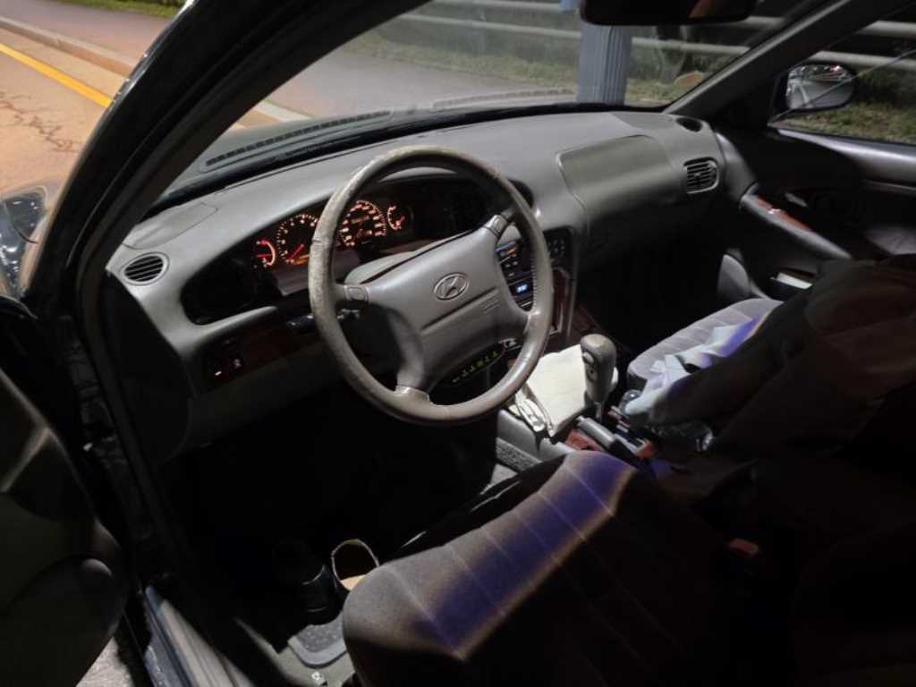 HYUNDAI Marcia - Vista 4