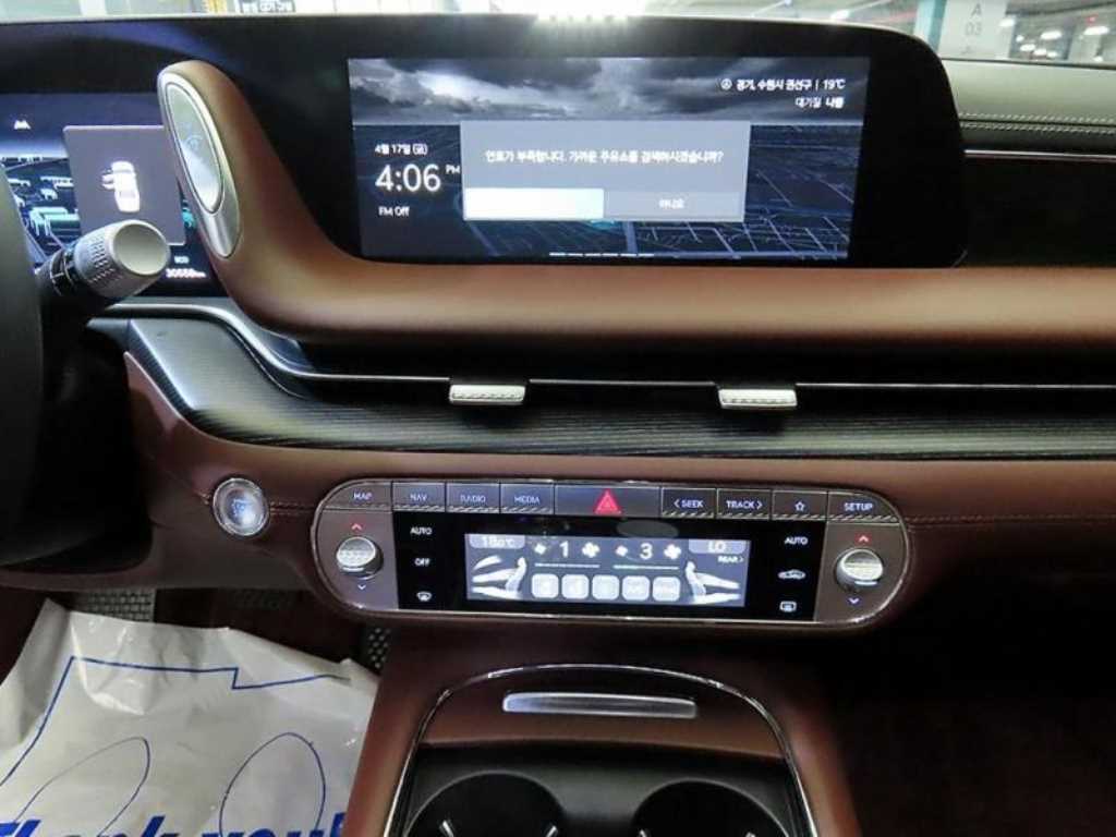 Genesis G90 - Vista 11