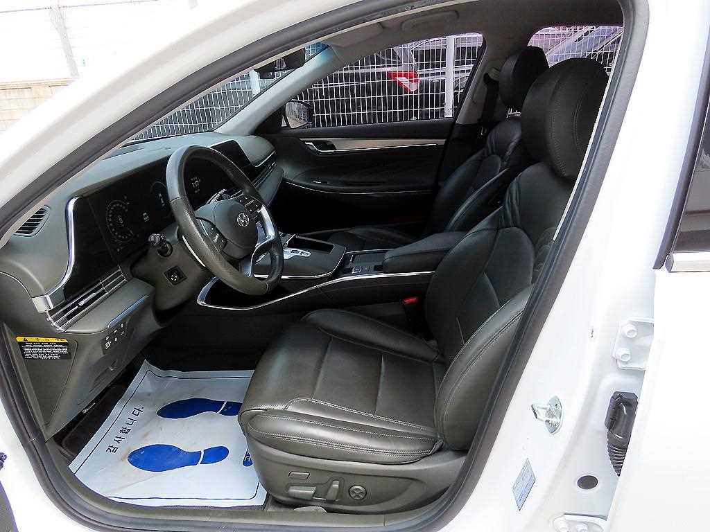 HYUNDAI Grandeur - Vista 5