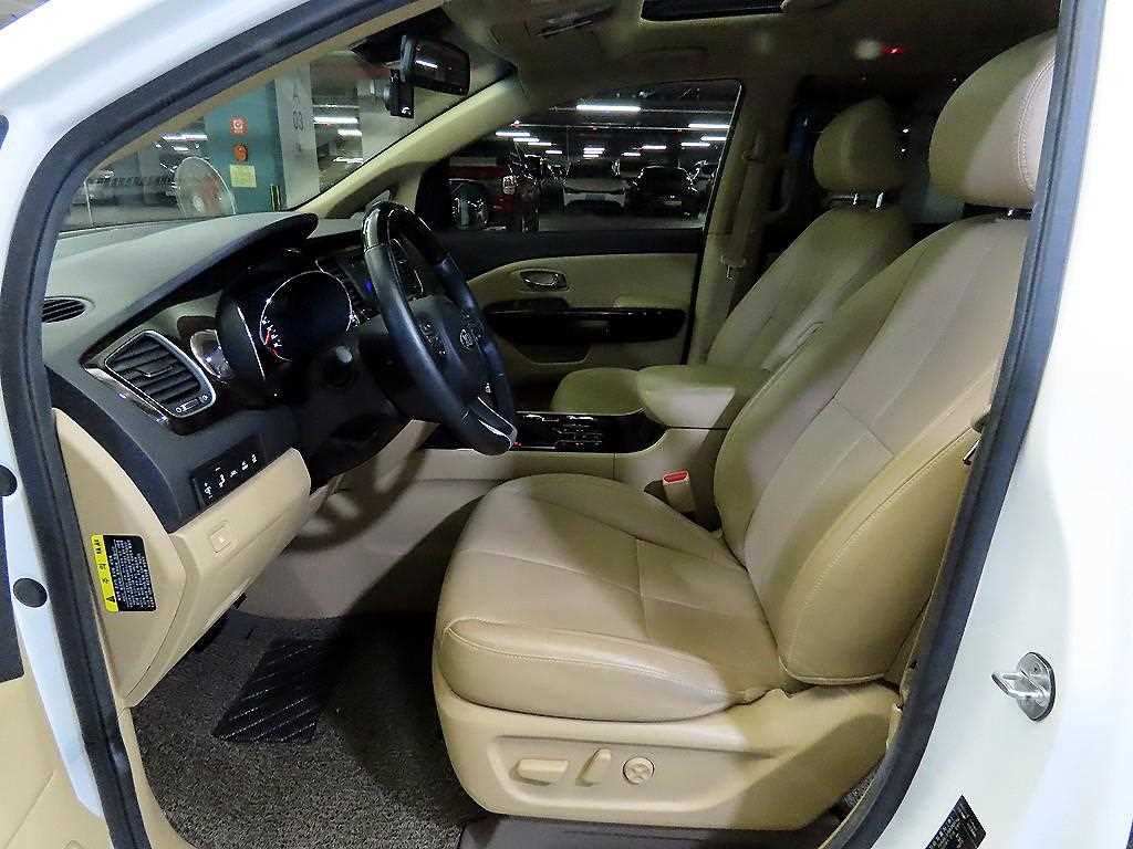 KIA Carnival - Vista 6