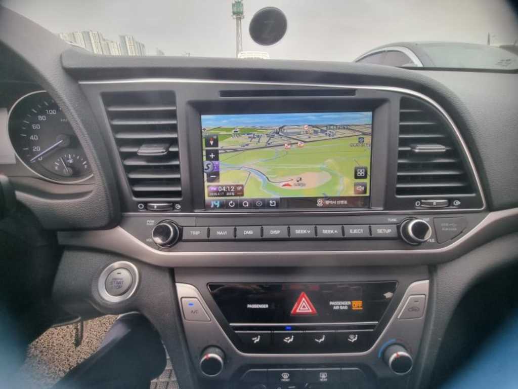 HYUNDAI Avante - Vista 6