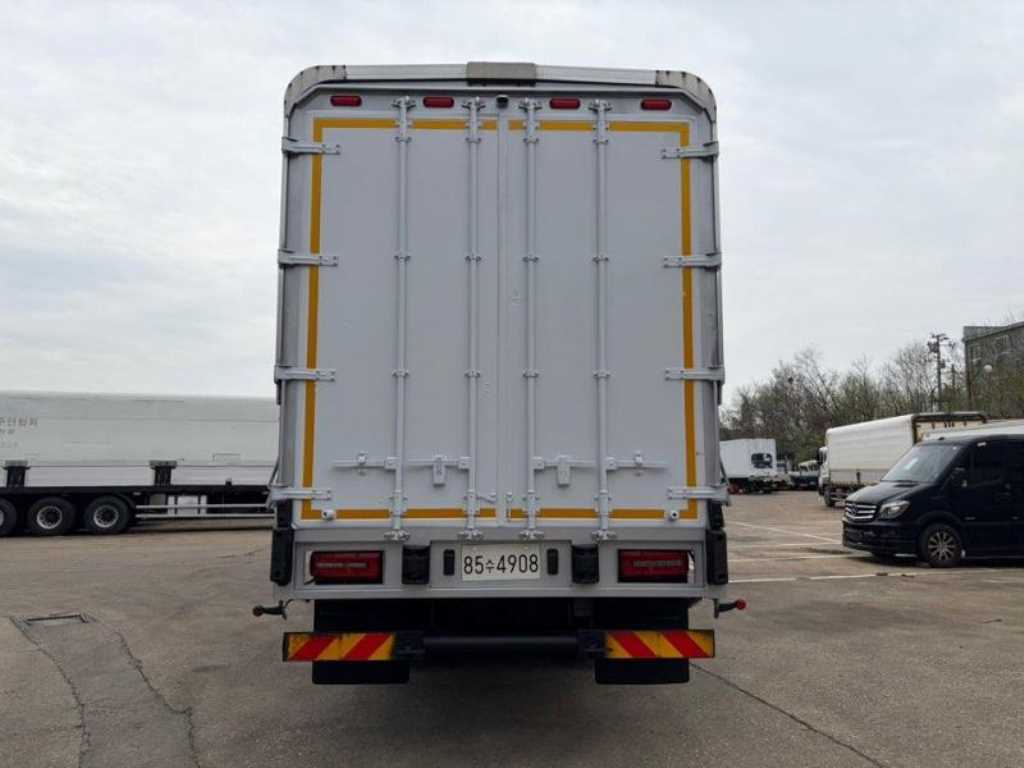 medium and large cargo truck - Vista 3