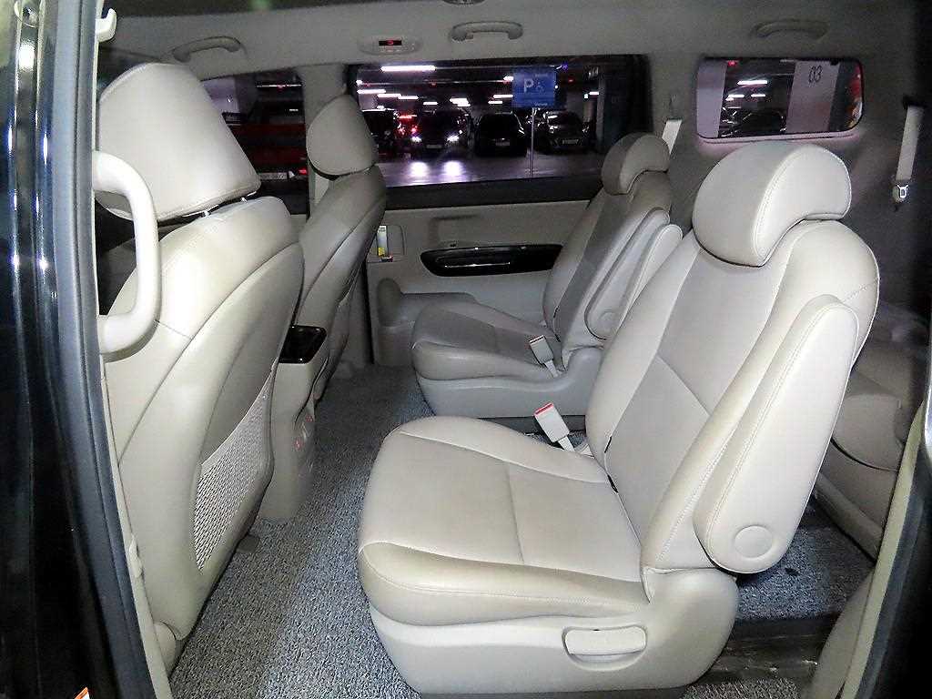 KIA Carnival - Vista 7