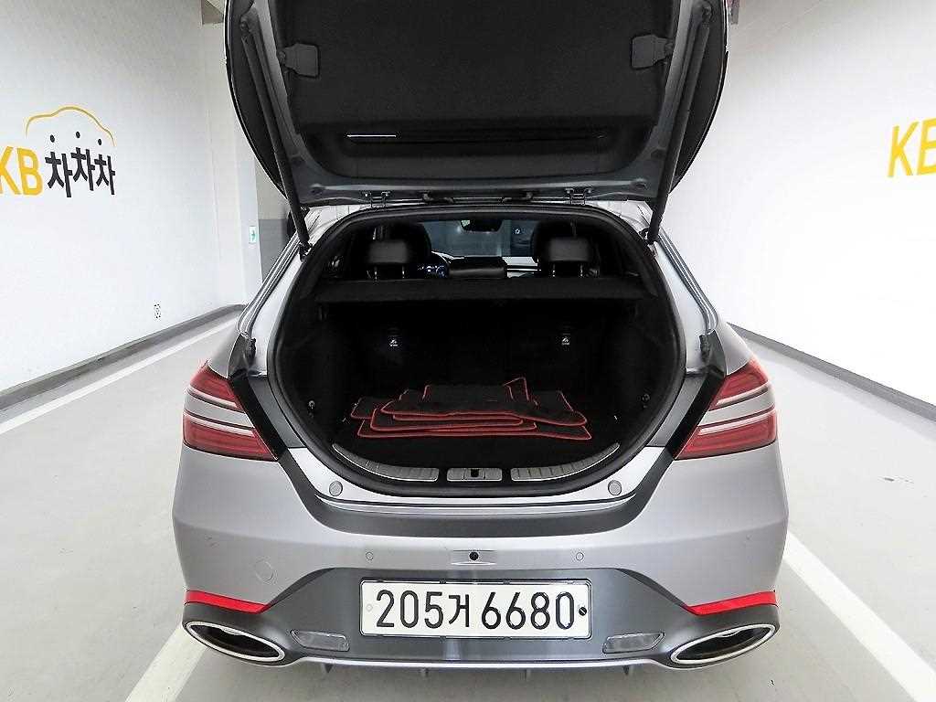 Genesis G70 - Vista 5