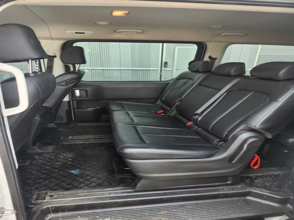 HYUNDAI Staria - Vista 7