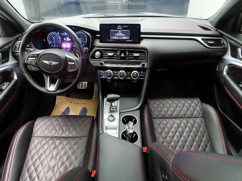 Genesis G70 - Vista 8