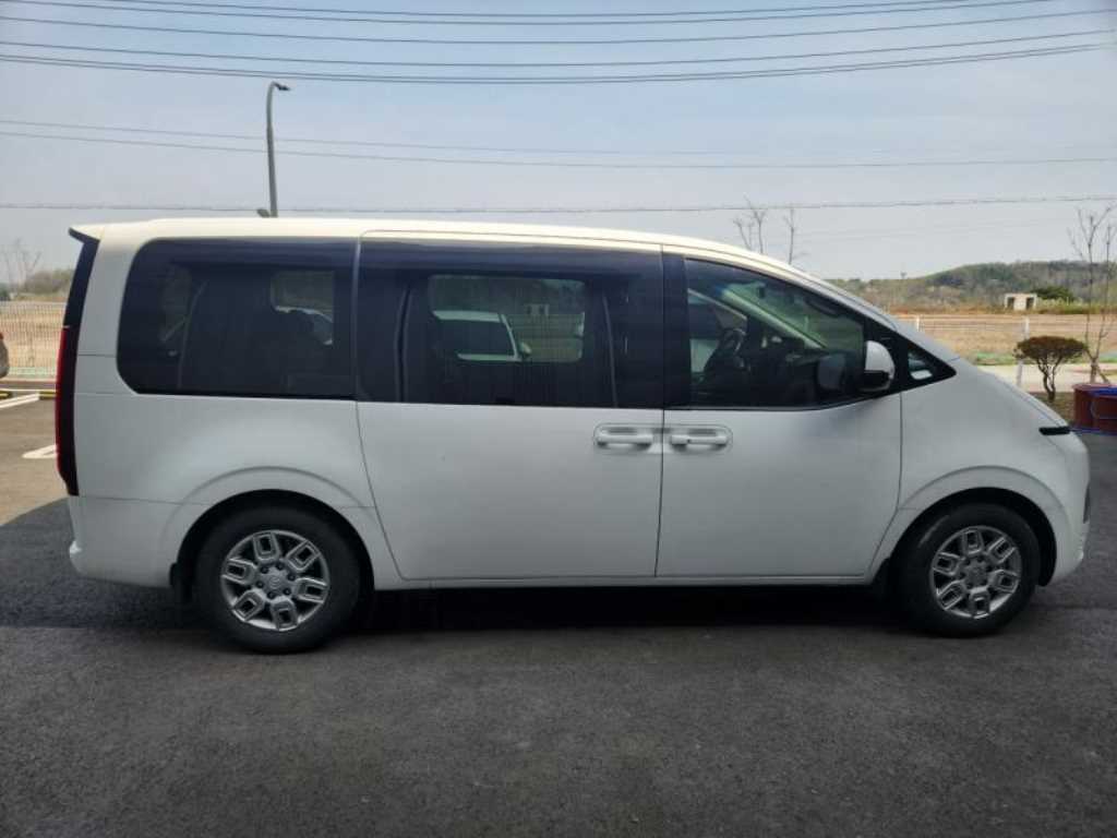 HYUNDAI Staria - Vista 3