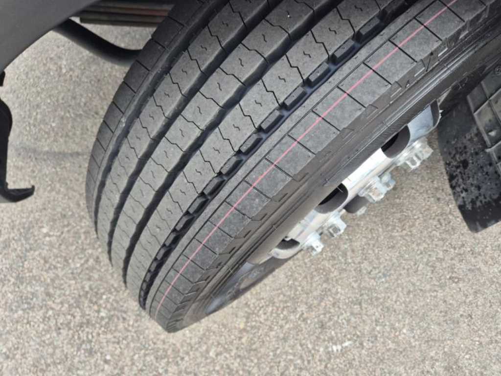 medium and large cargo truck - Vista 9