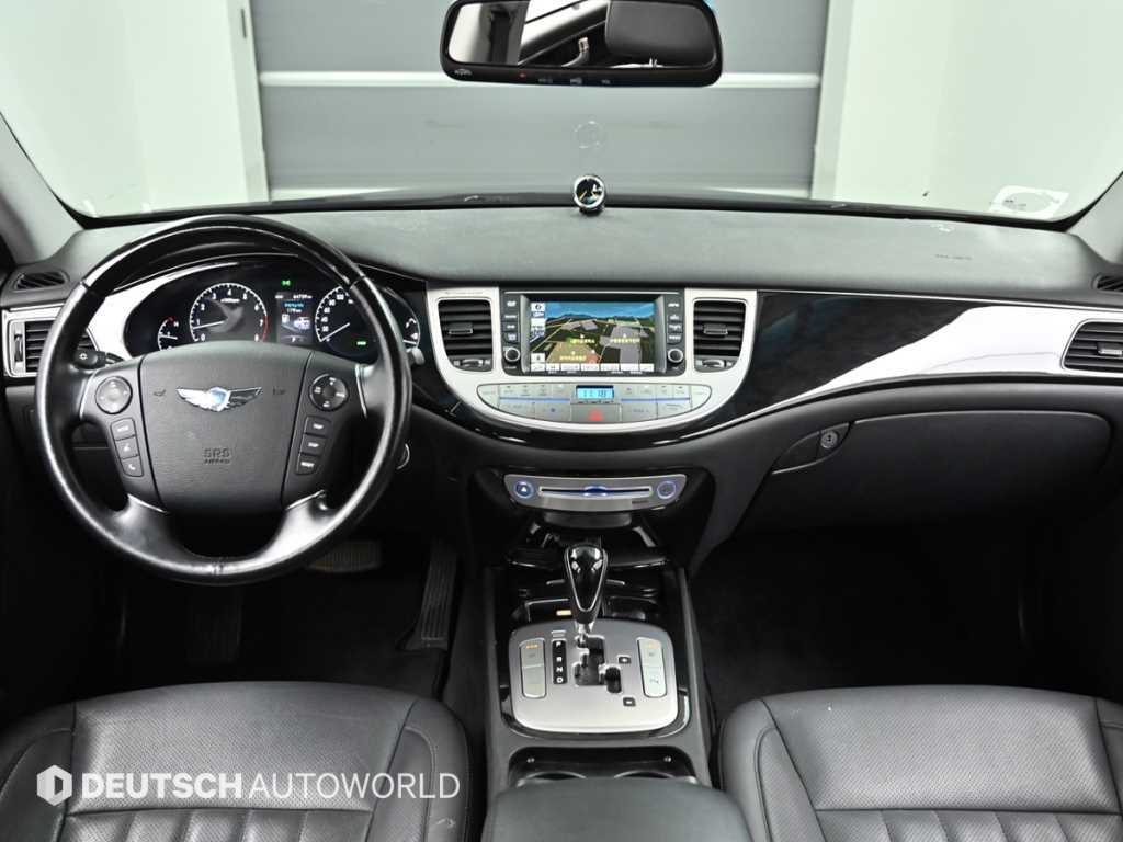 HYUNDAI Genesis - Vista 7