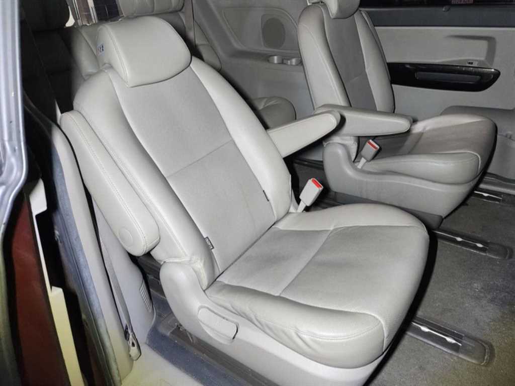KIA Carnival - Vista 10