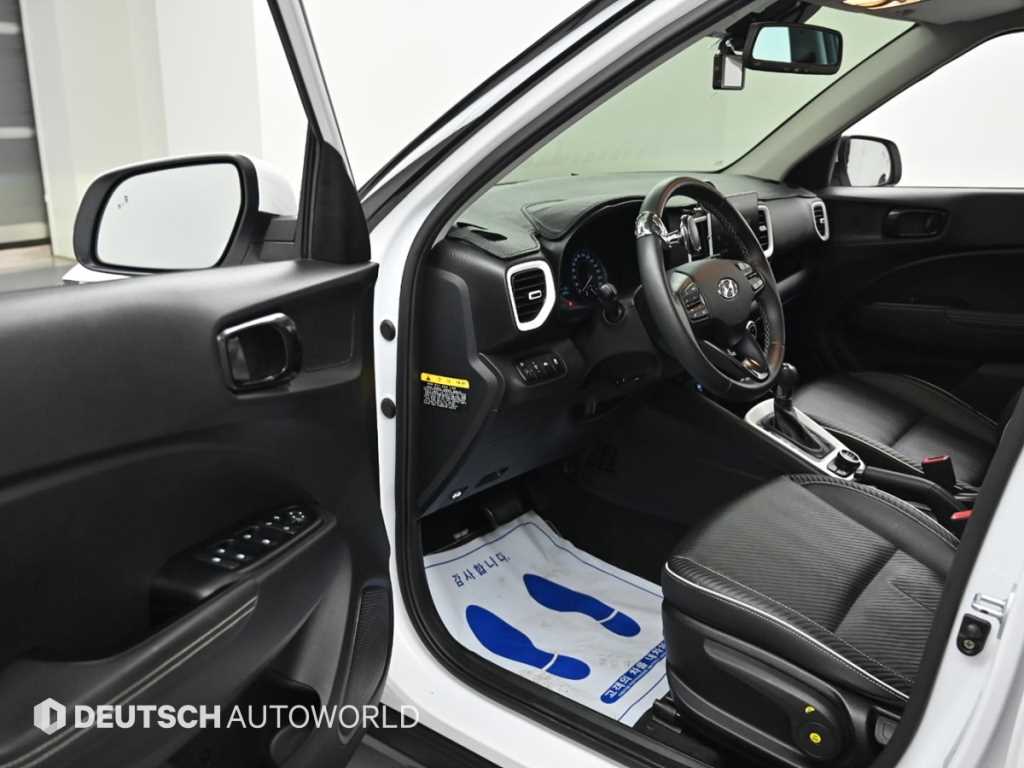 HYUNDAI Venue - Vista 11