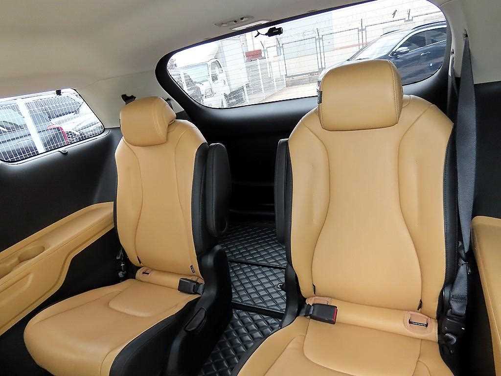 KIA Carnival - Vista 6