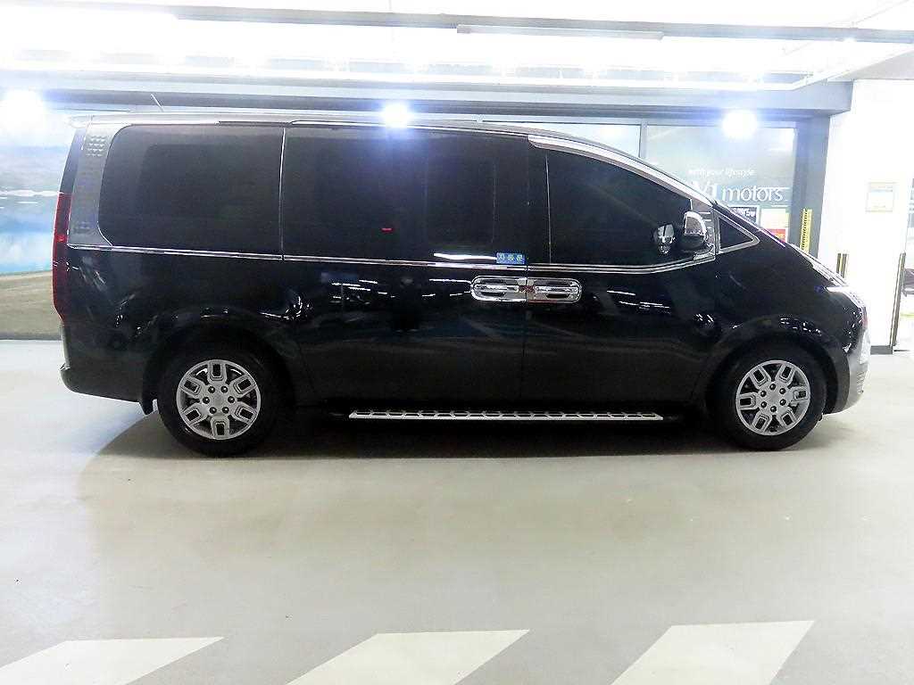 HYUNDAI Staria - Vista 3