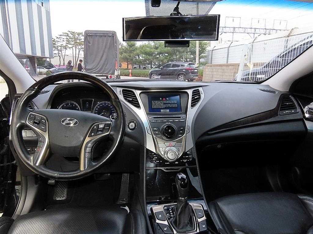 HYUNDAI Grandeur - Vista 7