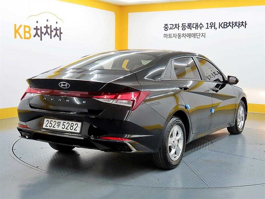 HYUNDAI Avante - Vista 4