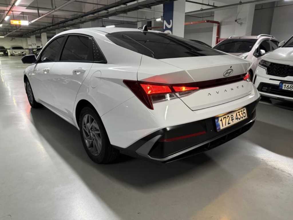 HYUNDAI Avante - Vista 4