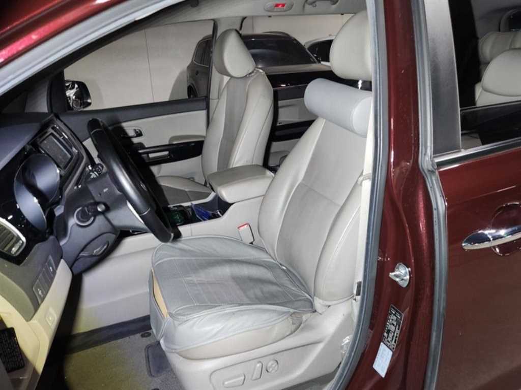 KIA Carnival - Vista 6