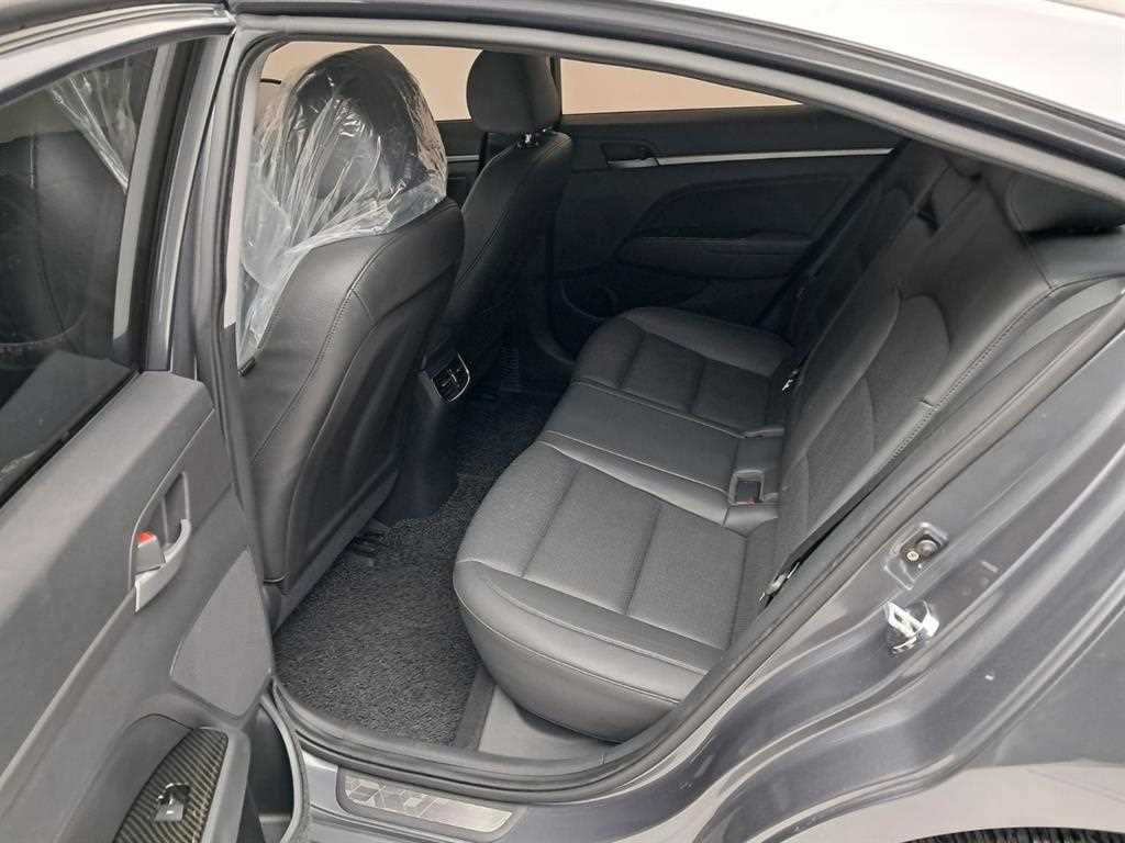 HYUNDAI Avante - Vista 12