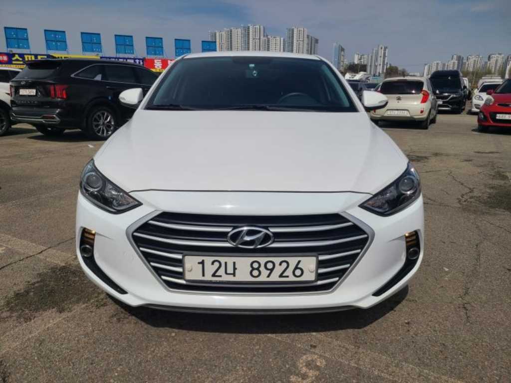 HYUNDAI Avante - Vista 2