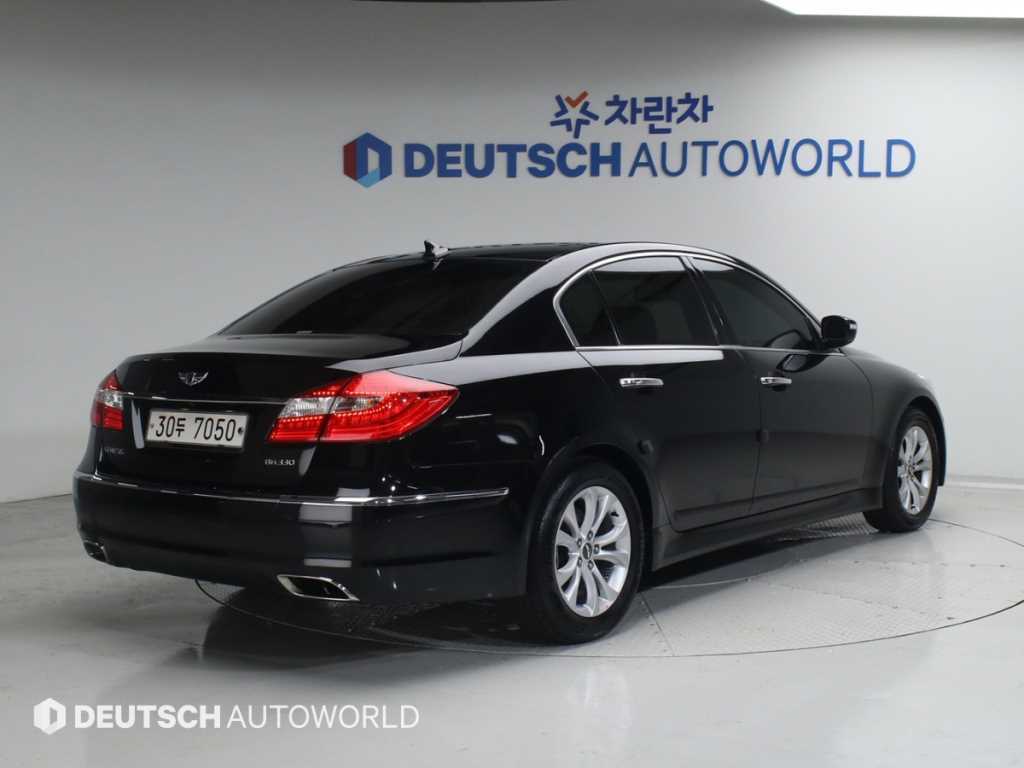 HYUNDAI Genesis - Vista 3