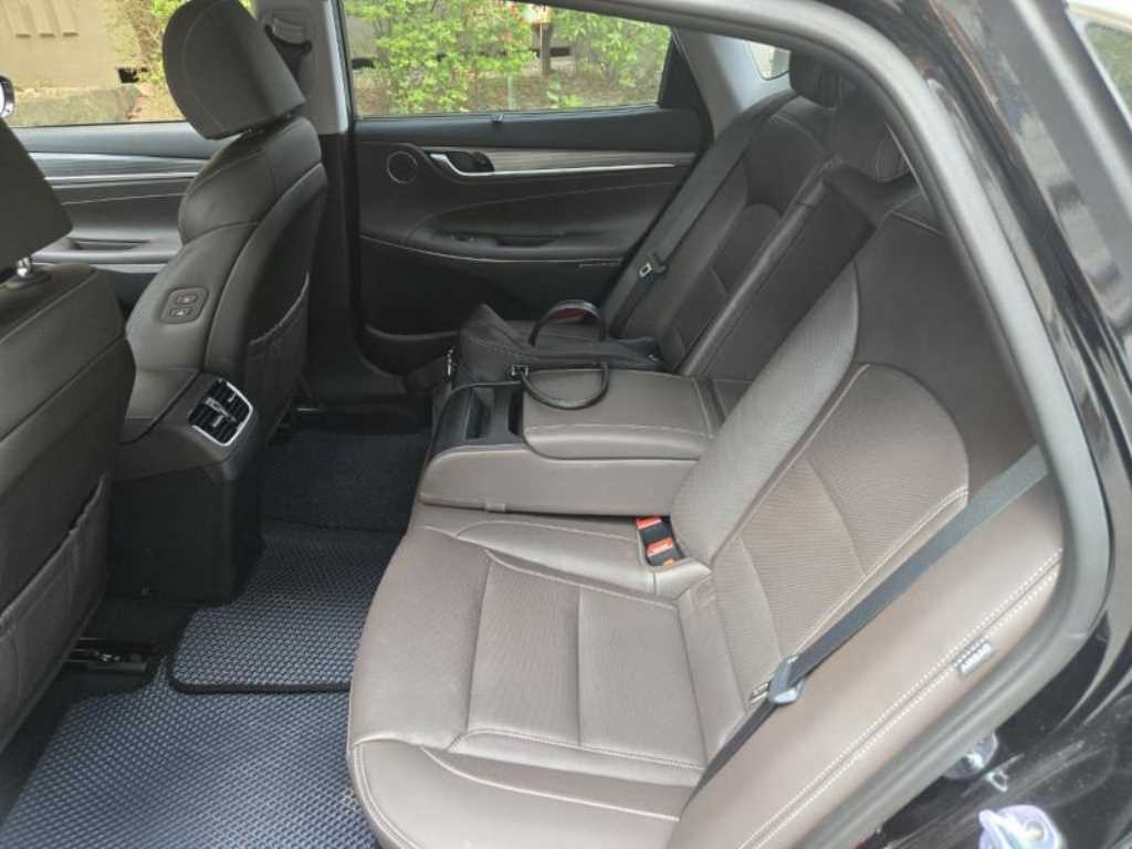 HYUNDAI Grandeur - Vista 10