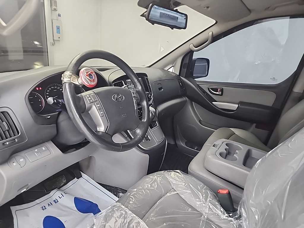 HYUNDAI Starex - Vista 7