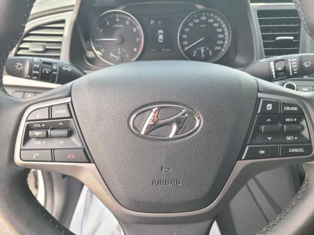 HYUNDAI Avante - Vista 10