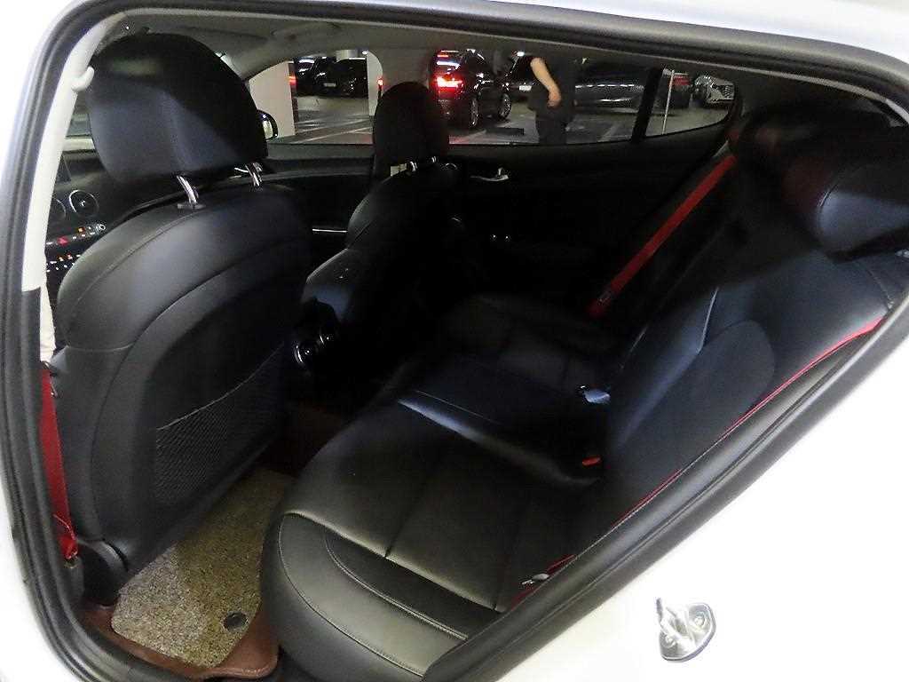 KIA Stinger - Vista 7