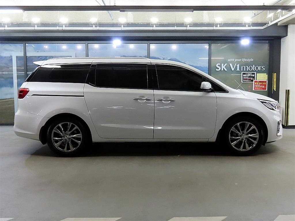 KIA Carnival - Vista 3