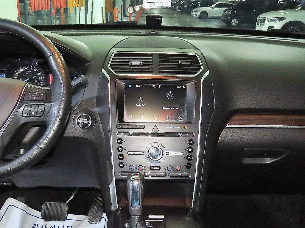 Ford Explorer - Vista 11