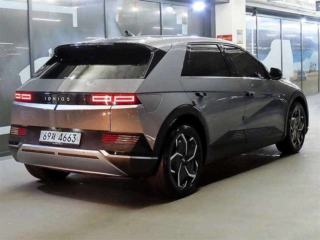 HYUNDAI Ioniq 5 - Vista 4