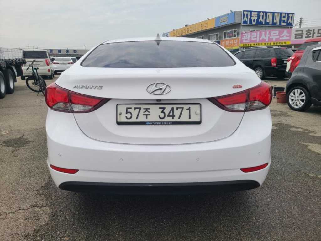 HYUNDAI Avante - Vista 4