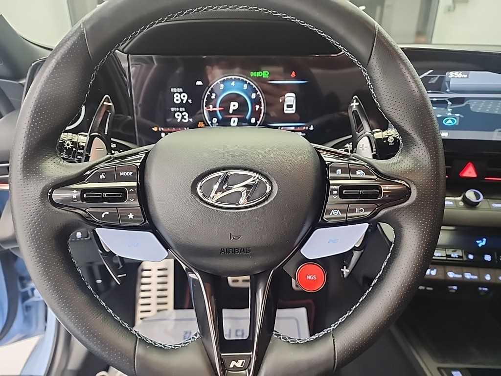 HYUNDAI Avante - Vista 9