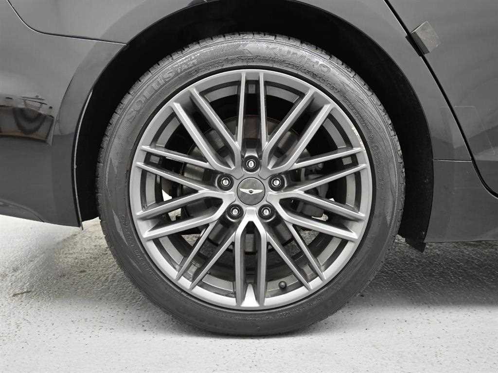 Genesis G70 - Vista 5