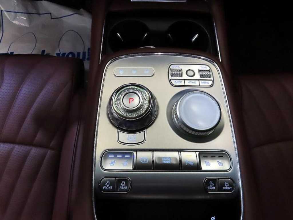 Genesis G90 - Vista 12