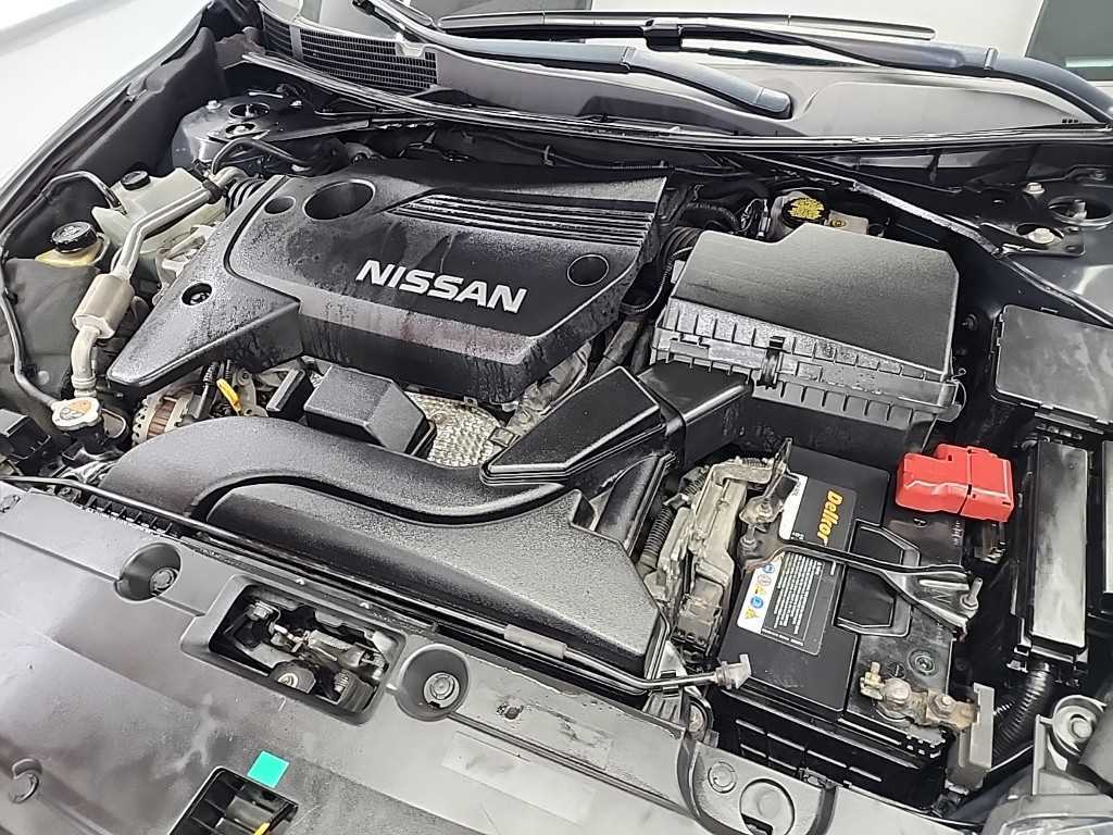 Nissan Altima - Vista 5