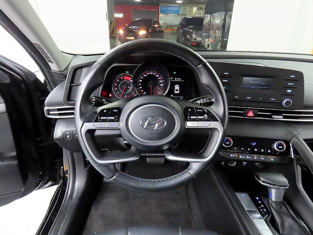 HYUNDAI Avante - Vista 9