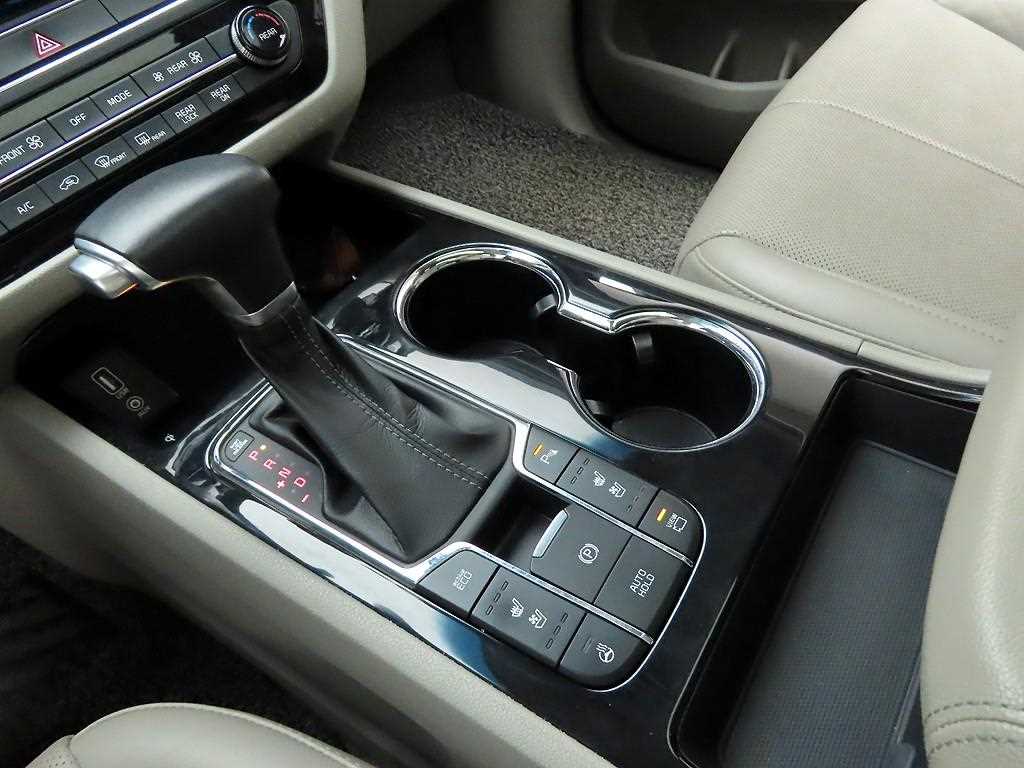 KIA Carnival - Vista 10