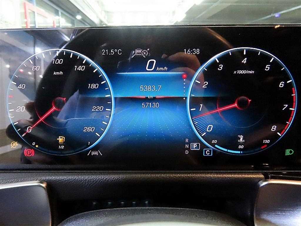 Mercedes Benz GLB Class - Vista 9