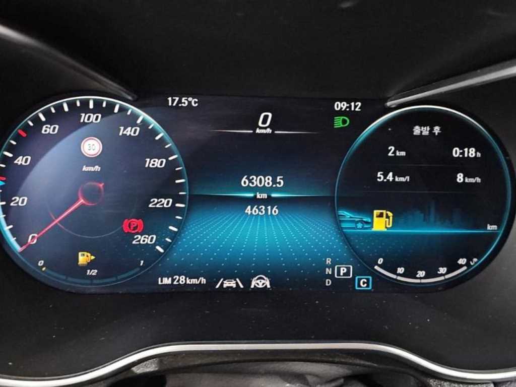 Mercedes Benz GLC Class - Vista 6