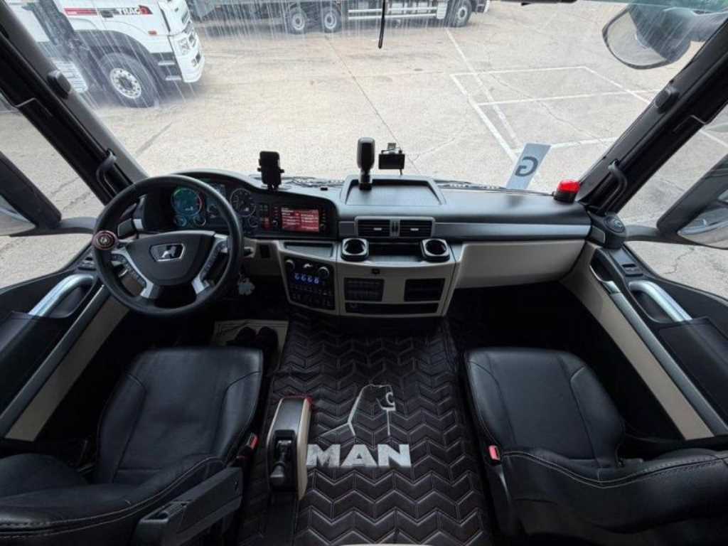 medium and large cargo truck - Vista 5