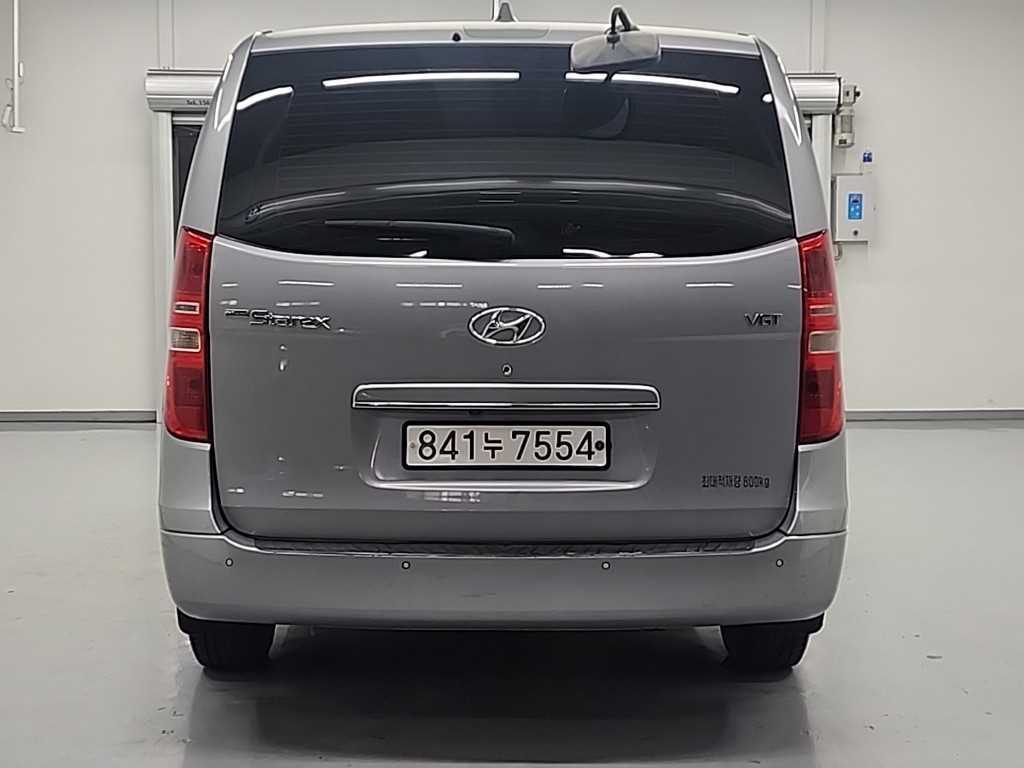 HYUNDAI Starex - Vista 3