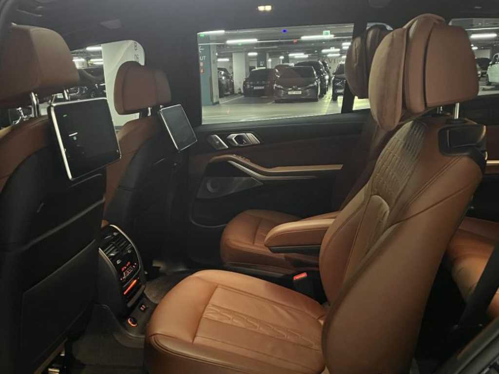 BMW X7 - Vista 8