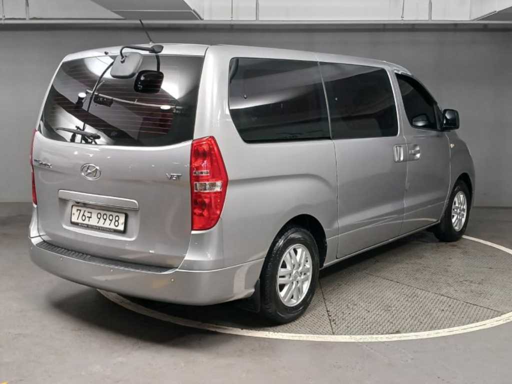 HYUNDAI Starex - Vista 4